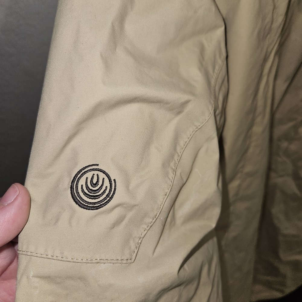 Convert Men's Beige Performance Jacket - Picture 4 of 5